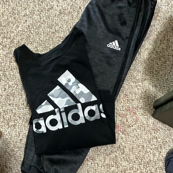 Boys Adidas outfit. - Picture 1 of 4